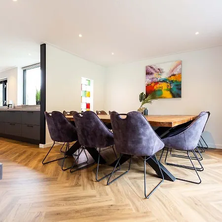 With Sauna And Two Hottubs, In A Near The Veluwe Villa Ede
