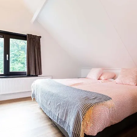 With Sauna And Two Hottubs, In A Near The Veluwe * Ede