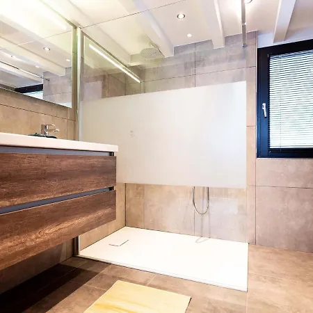 Villa With Sauna And Two Hottubs, In A Near The Veluwe
